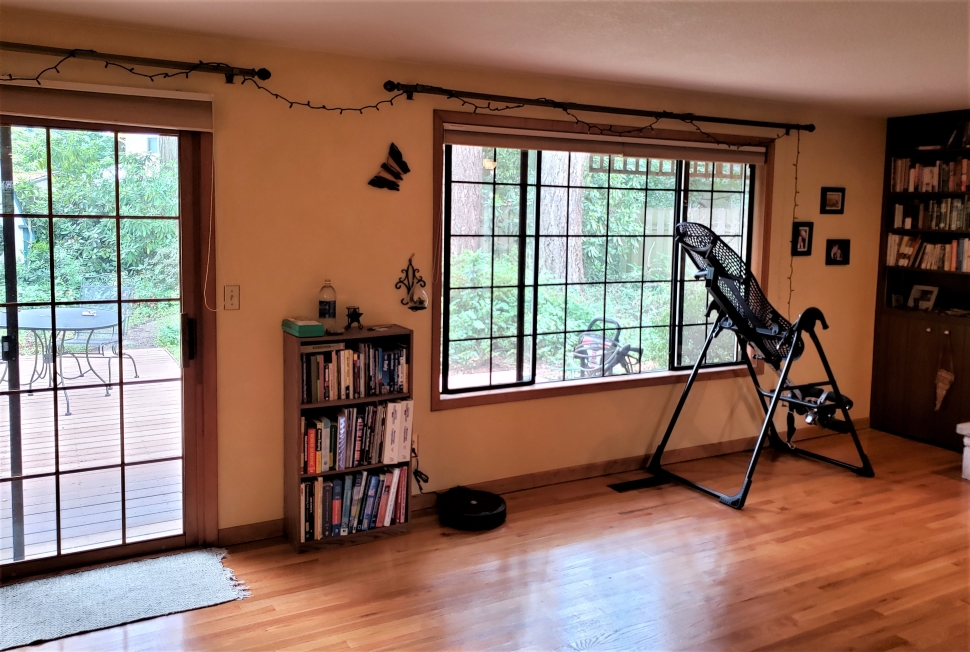 Portland, Oregon Living Room Prior to Staging from Dennison Capen Group