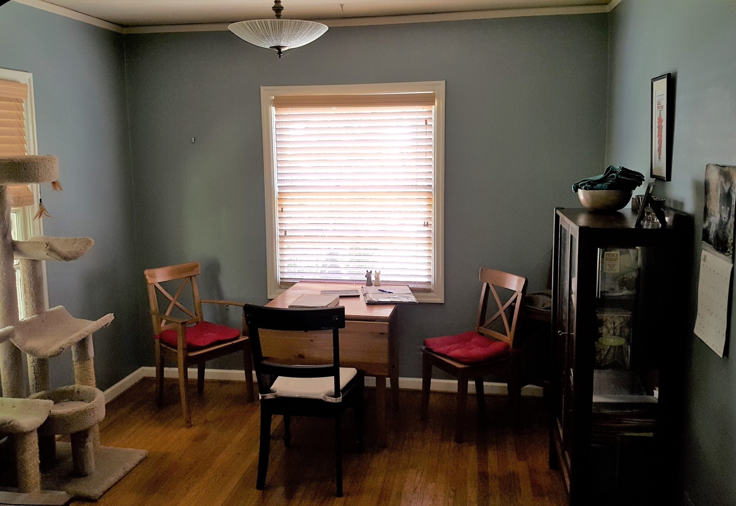 Portland, Oregon dining room before staging by Dennison Capen Group.